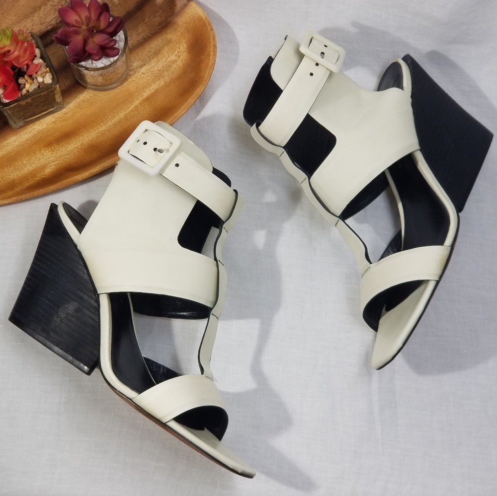 10 Crosby Derek Lam White Gladiator Heels
SIZE 10